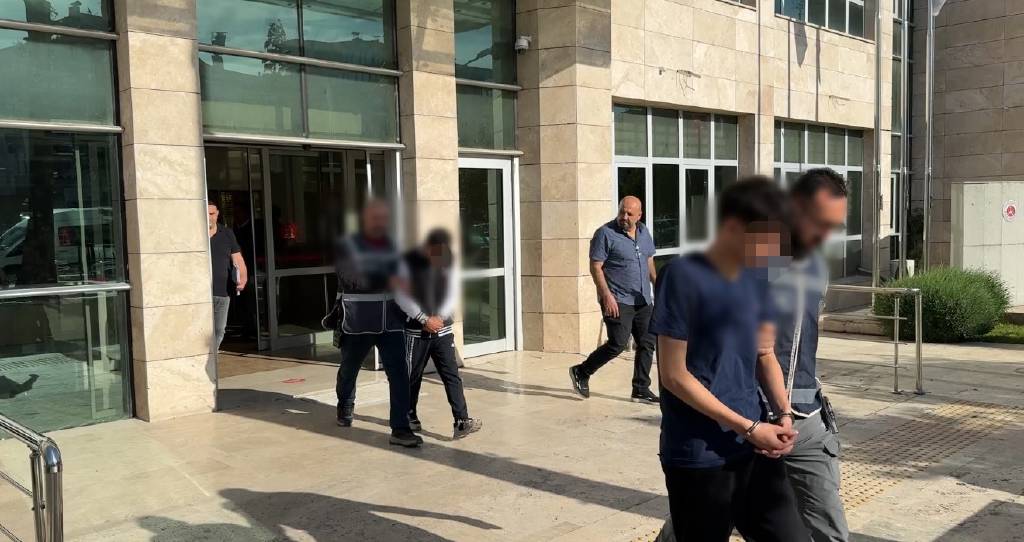 Tokat’ta iğrenç olay! 14 yaşındaki kız çocuğuna cinsel istismarda bulunan 2 sapık tutuklandı…