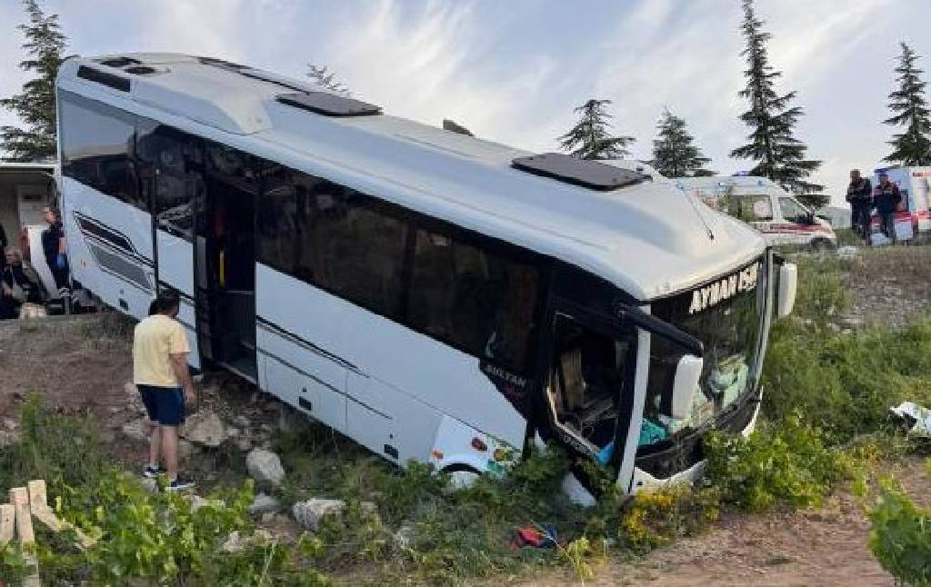 Isparta'da iki yolcu otobüsü çarpıştı: 1'i ağır, 27 yaralı