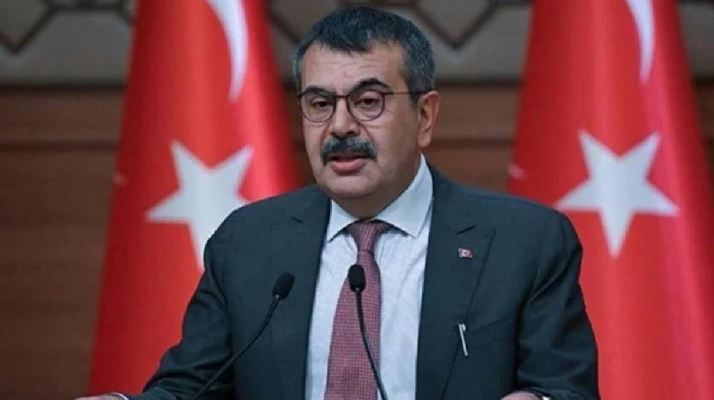 Bakan Tekin: Yıl sonunda zorunlu eğitimde değişiklik için karara varırız