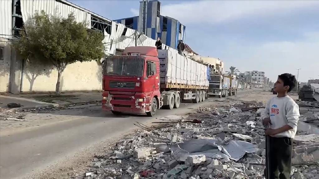 Gazze’ye 100 yardım tırı girdi…