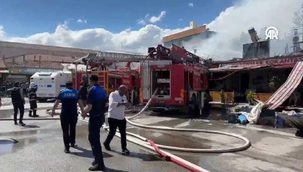 Erzincan’da iş yeri yangını: Çevredeki dükkanlara da sıçradı