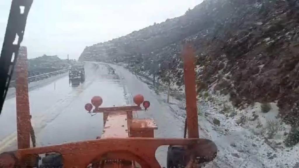 Antalya'yı dolu vurdu: Kar görüntülerini aratmayan manzara!