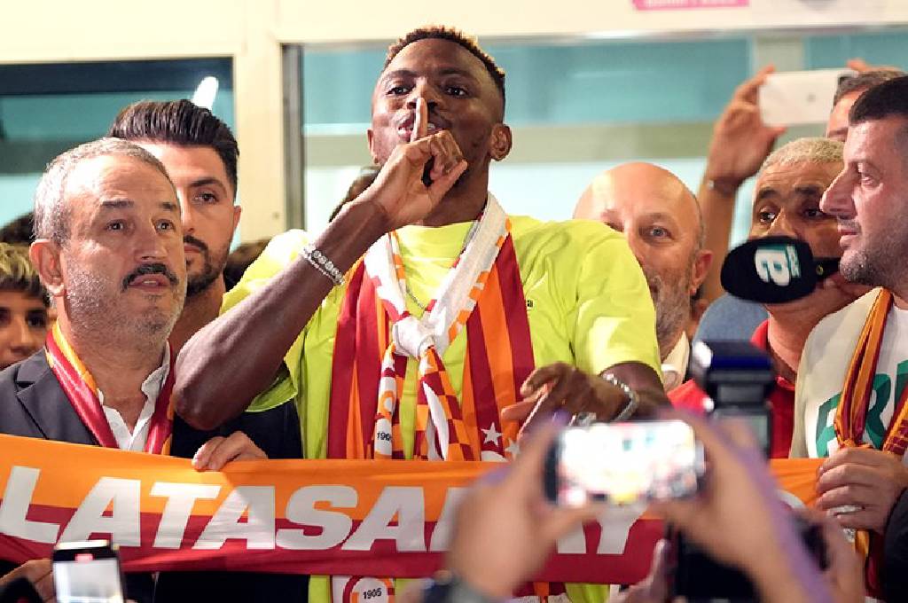 Galatasaray, Osimhen'i takımda tutacak çılgın planı devreye sokuyor