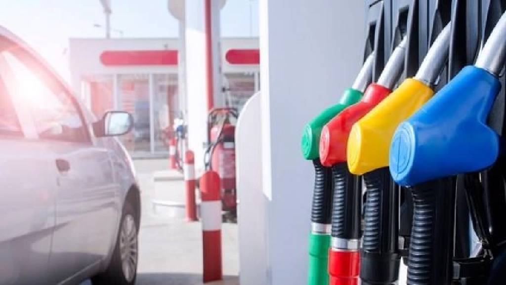 Motorine indirim geldi! Yeni akaryakıt fiyatları tabelaya yansıdı...