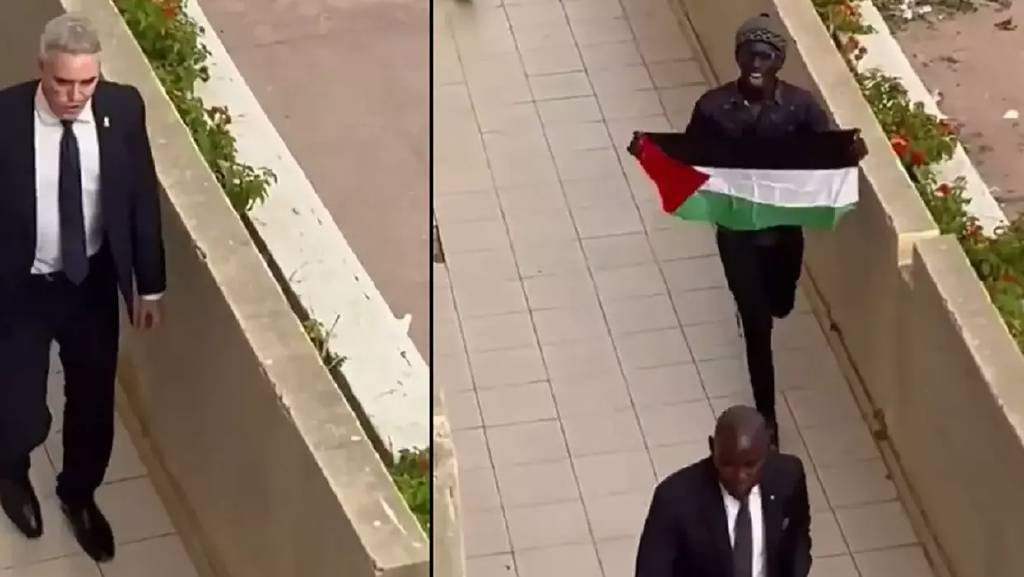 İsrail'in Dakar Büyükelçisi, öğrenciler tarafından yuhalandı