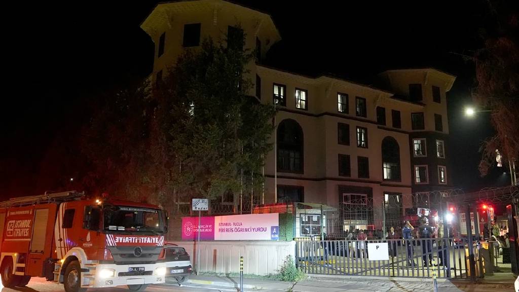 İstanbul Tuzla'da kız yurdunda yangın alarmı: Öğrenciler tahliye edildi