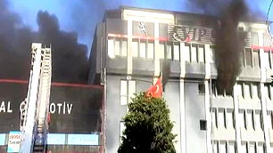 İstanbul'da fabrika yangını: Müdahale sürüyor