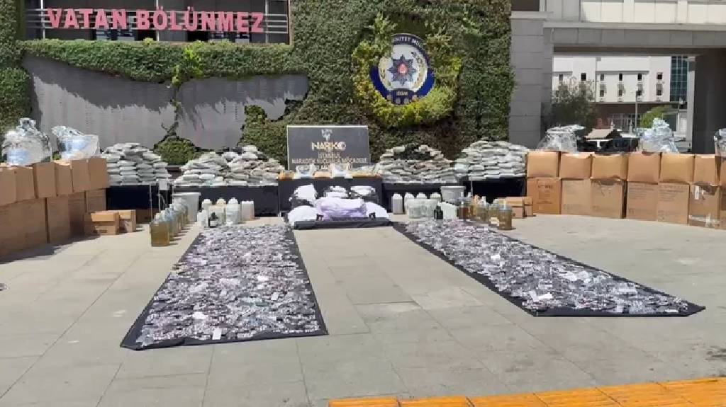 İstanbul'da dev operasyon: 1 ton uyuşturucu ve 8 milyon hap ele geçirildi