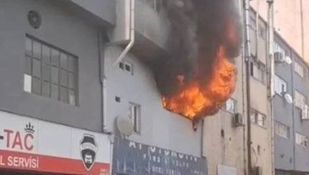 İstanbul'da iş yerinde yangın: 1 kişi hayatını kaybetti