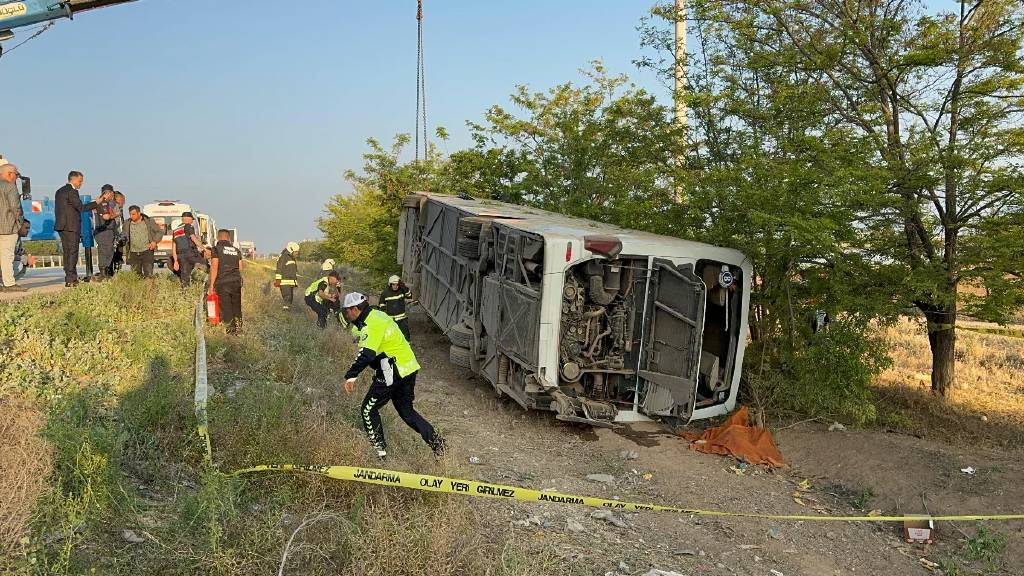 Konya'da otobüs kazası: 1 ölü 10'u ağır 26 yaralı