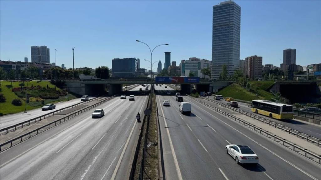 Bayramın ilk gününde yollar boş kaldı