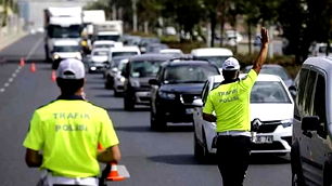 Trafik denetimlerinde 403 bin sürücüye işlem yapıldı