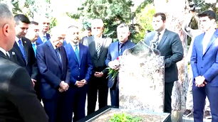 MHP lideri Devlet Bahçeli, Türkeş'in kabrini ziyaret etti
