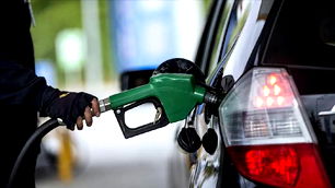 Benzin ve motorine zam geldi! Tabelalar değişti