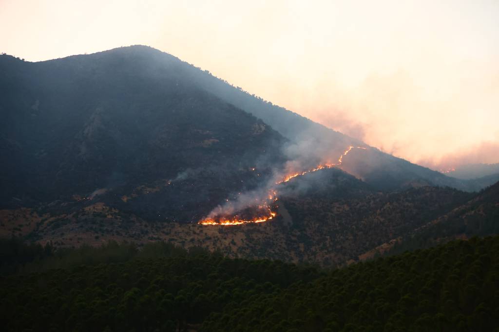 Kahramanmaraş'taki orman yangınına, 26 saattir müdahale sürüyor