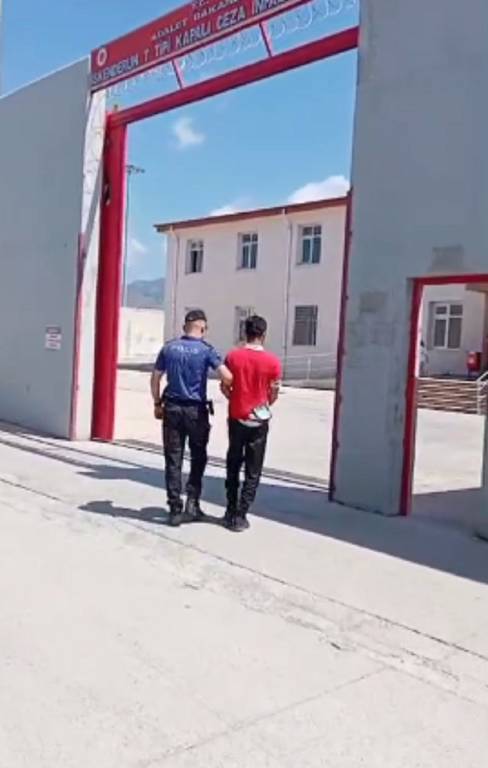 Hatay’da minibüs sapığı yakalanıp, tutuklandı!