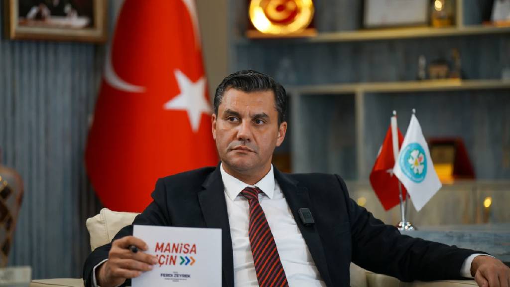 Manisa Büyükşehir Belediye Başkanı Ferdi Zeyrek hastaneye kaldırıldı