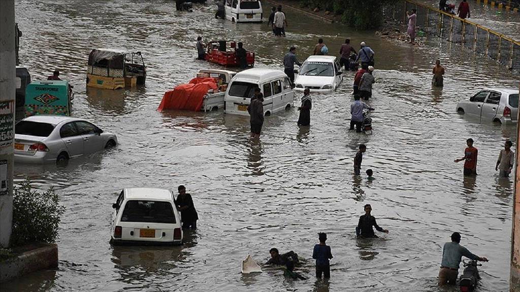 Pakistan’da sel ve fırtına: 8 ölü