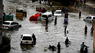 Pakistan’da sel ve fırtına: 8 ölü