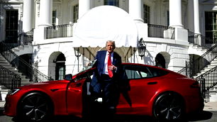 Trump, Musk ile anlaşmazlık nedeniyle Tesla'sını satmayı düşünüyor
