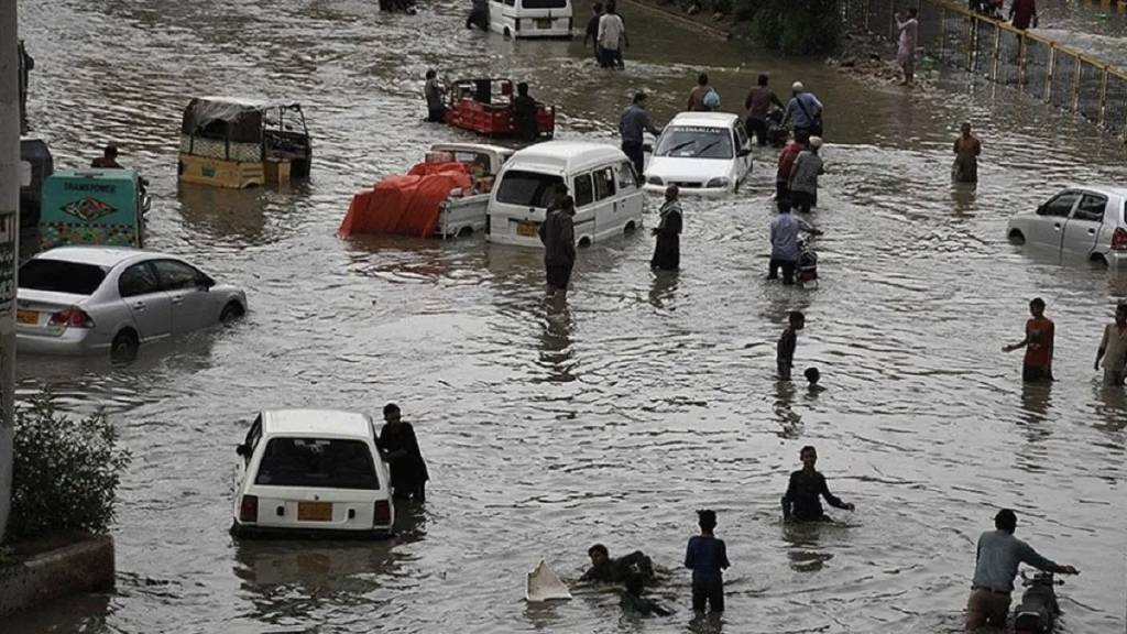 Pakistan’da muson felaketi: 38 ölü, 63 yaralı