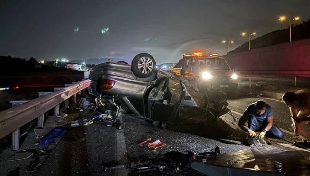 İzmir'de feci kaza: Anne ve baba öldü, 1'i bebek 2 yaralı