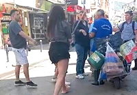 İzmir'de, belediye işçisine saldıran 2 genç kız tutuklandı…