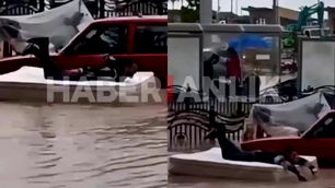 Trabzon’da sağanak kaosu: Sokaklar göle döndü, vatandaş yatakla yüzdü