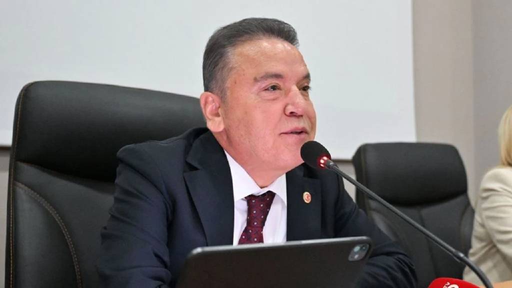 Muhittin Böcek başkanlık görevinden uzaklaştırıldı