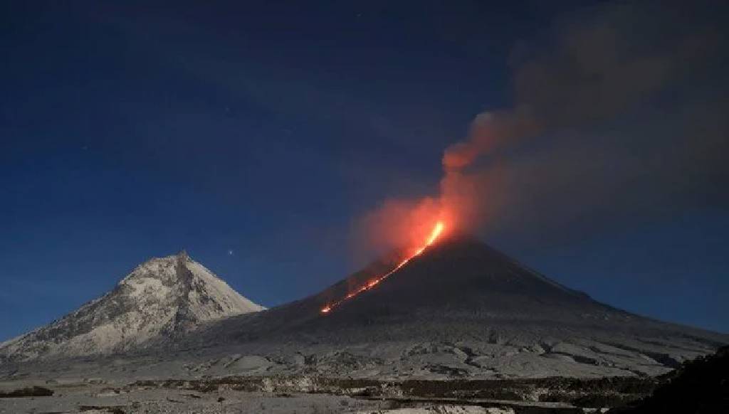 Rusya'da uyuyan dev uyandı: 8,8’lik deprem sonrası lav püskürdü