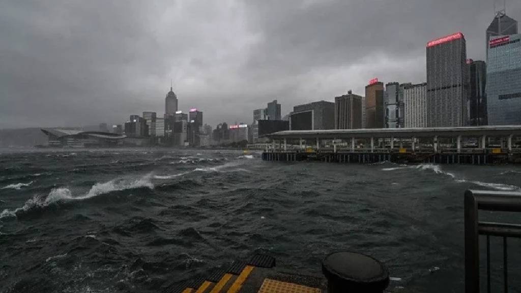Hong Kong, en yüksek alarm durumunda: “Wipha” yaklaşıyor