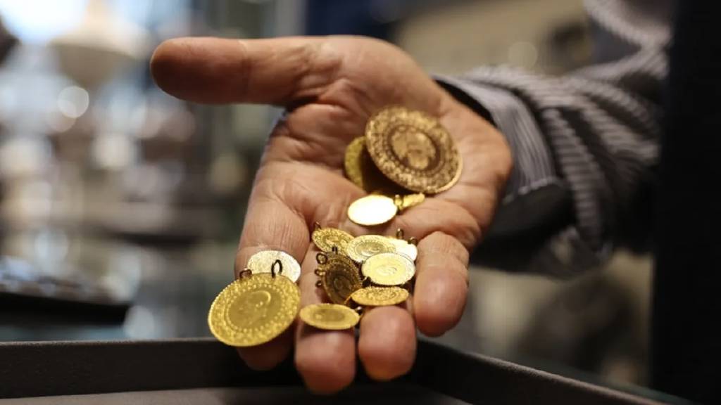 Enflasyon verisi öncesi piyasalar hareketli: Döviz ve altın yükseliyor