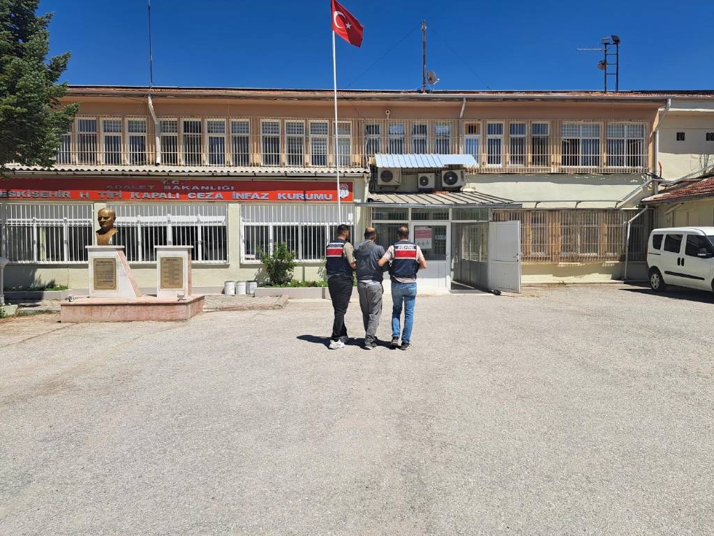 Interpol’ün kırmızı bültenle aradığı terörist, Eskişehir’de yakalandı