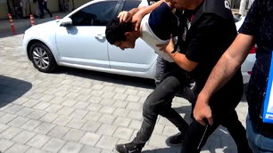 Doktor ve güvenlik görevlisini boğazından bıçaklayan zanlı tutuklandı