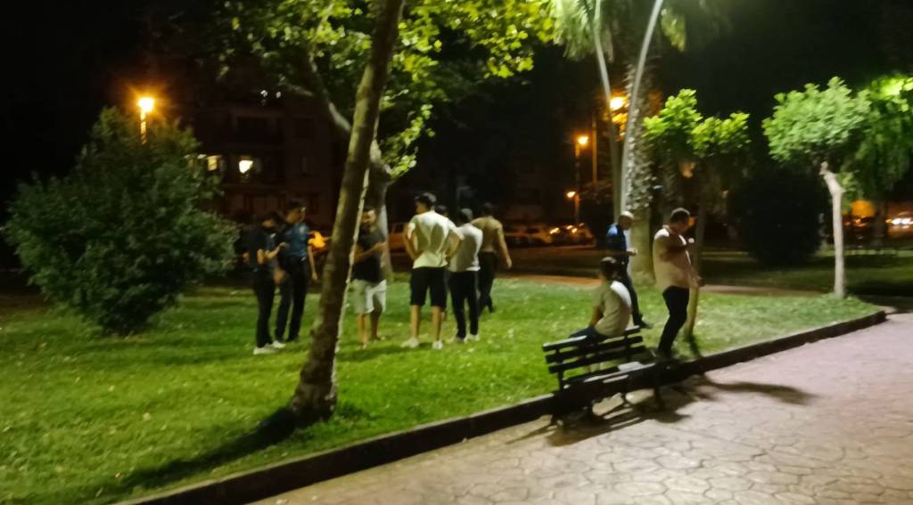 Kızını dövüyor diye uyardı, bıçaklanarak öldürüldü!