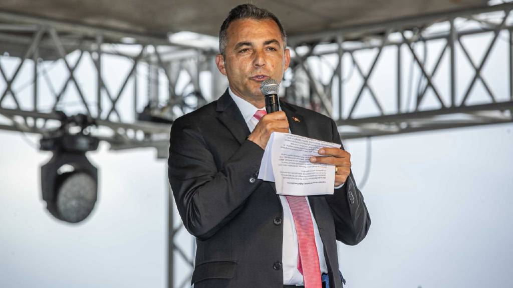 Niyazi Nefi Kara görevden uzaklaştırıldı