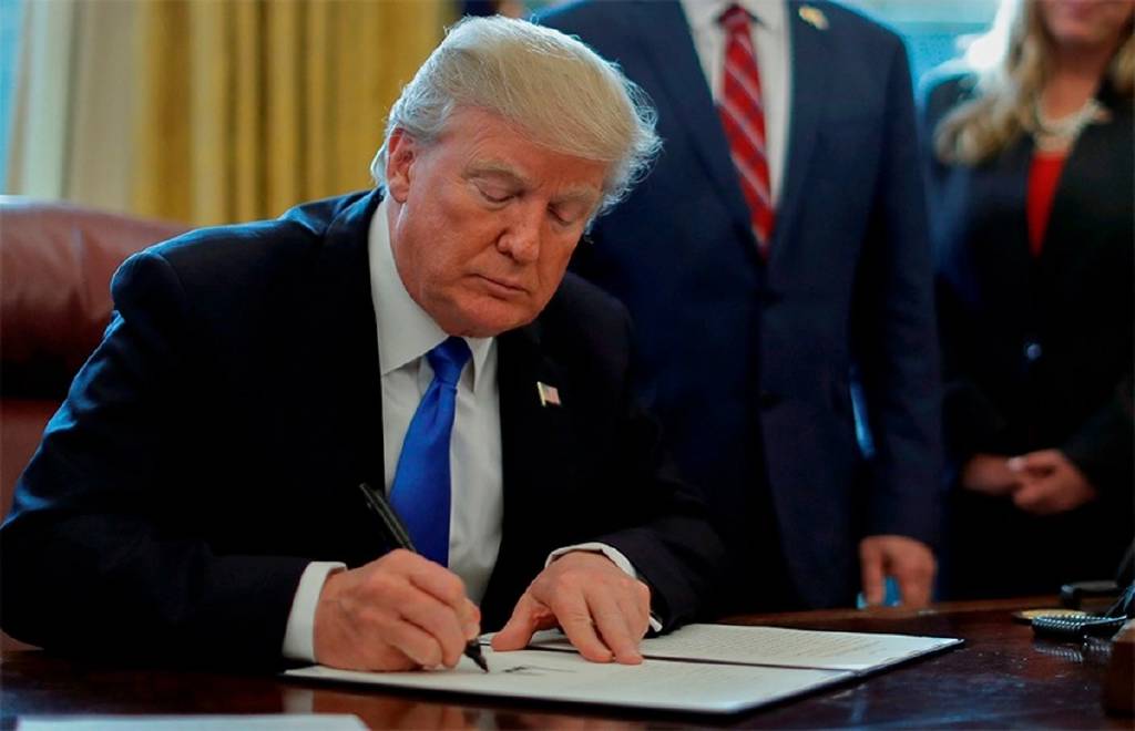 Ve Trump imzaladı! ABD, 21 yıl sonra Suriye'ye karşı yaptırımları kaldırdı…