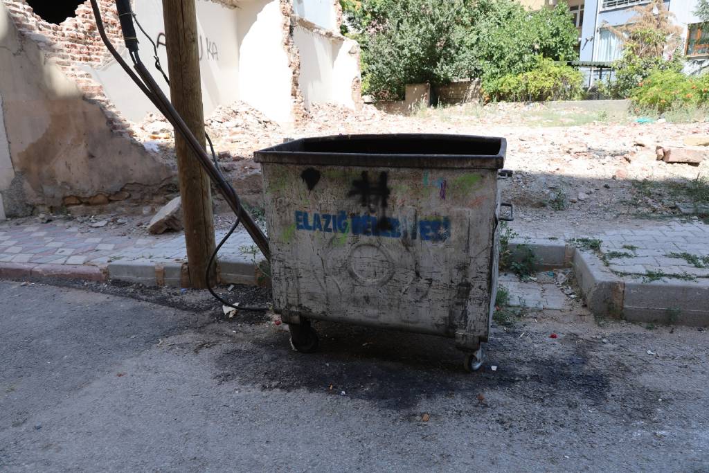 Çöp konteynerinde yeni doğmuş bebek bulundu…