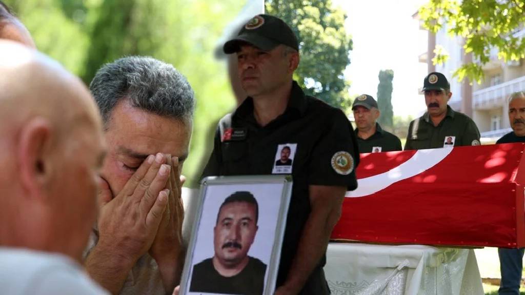 İzmir’de yangın kahramanı İbrahim Demir’e gözyaşlarıyla veda