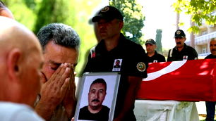 İzmir’de yangın kahramanı İbrahim Demir’e gözyaşlarıyla veda