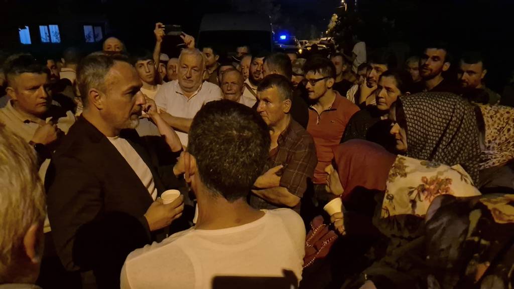 Susuz kalan 3 köyün sakinleri, yol kapattı…
