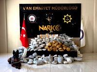 Yün çuvallarının içinden 122 kilo uyuşturucu çıktı!