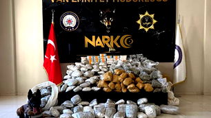 Yün çuvallarının içinden 122 kilo uyuşturucu çıktı!