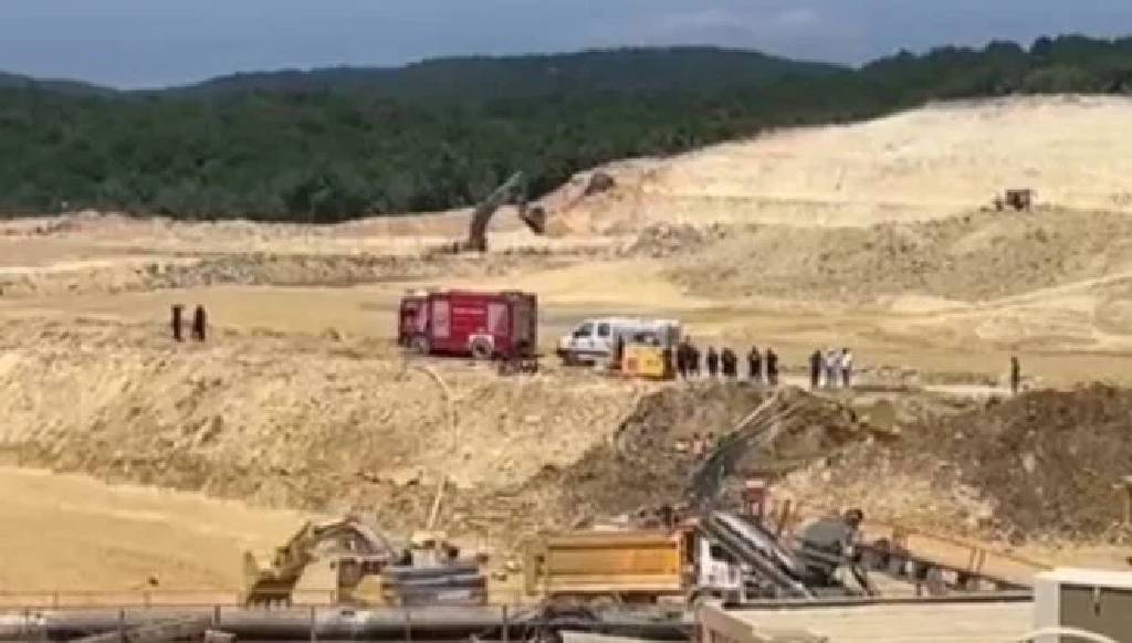 Çatalca’da kum ocağında göçük: Bir işçi balçık içinde kaldı