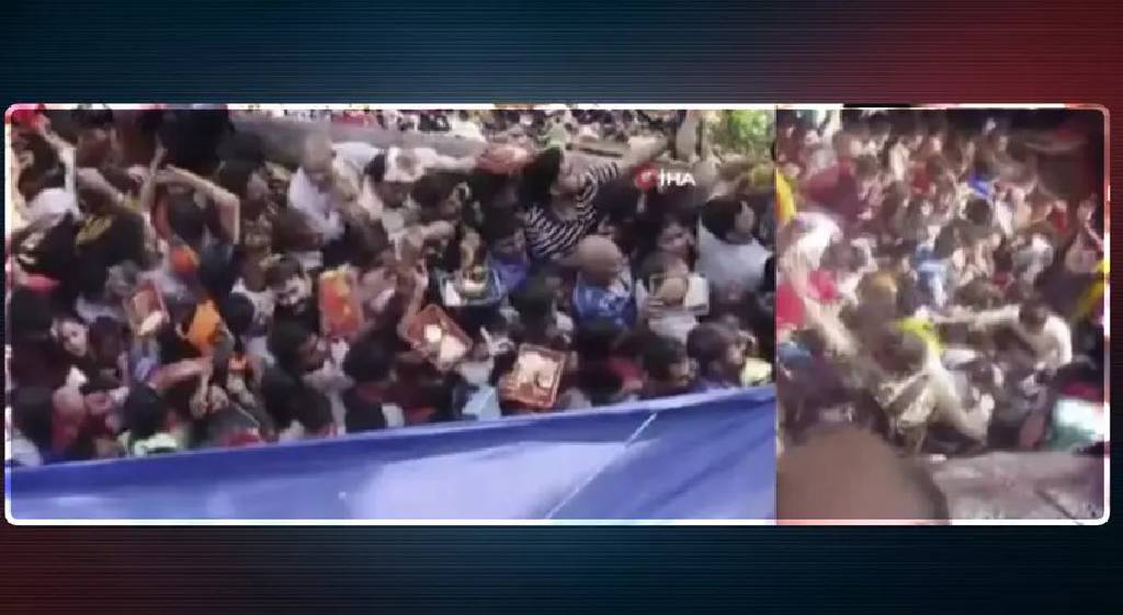 Hindistan'daki tapınakta izdiham! Çok sayıda ölü ve yaralı var