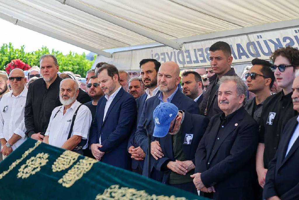 Yiğit Bulut, son yolculuğuna uğurlandı