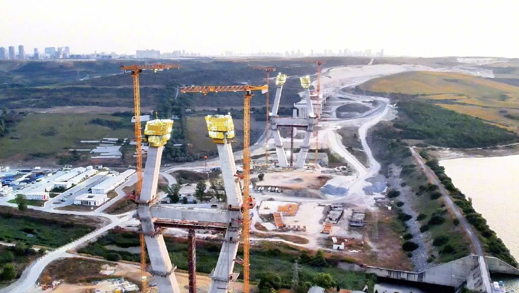 Sazlıdere Köprüsü’nde yol platformları yerleştiriliyor…