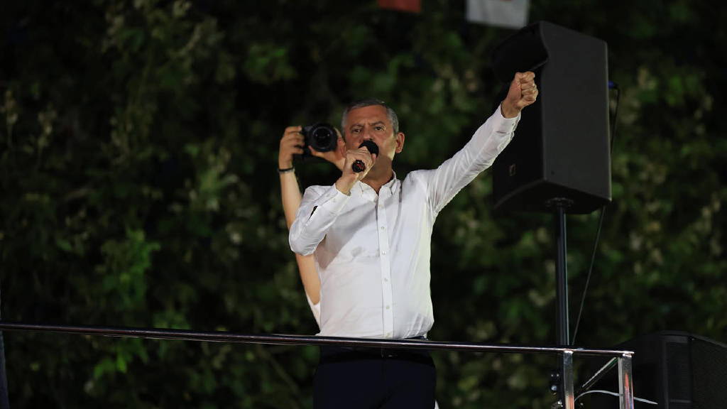 CHP lideri Özgür Özel'den Trabzon mitingine davet