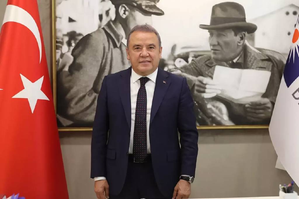 Antalya Büyükşehir Belediye Başkanı, rüşvet soruşturması kapsamında adliyeye sevk edildi
