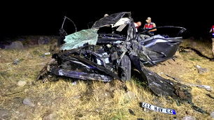 Elazığ’da otomobil şarampole devrildi: 2 ölü, 3 yaralı